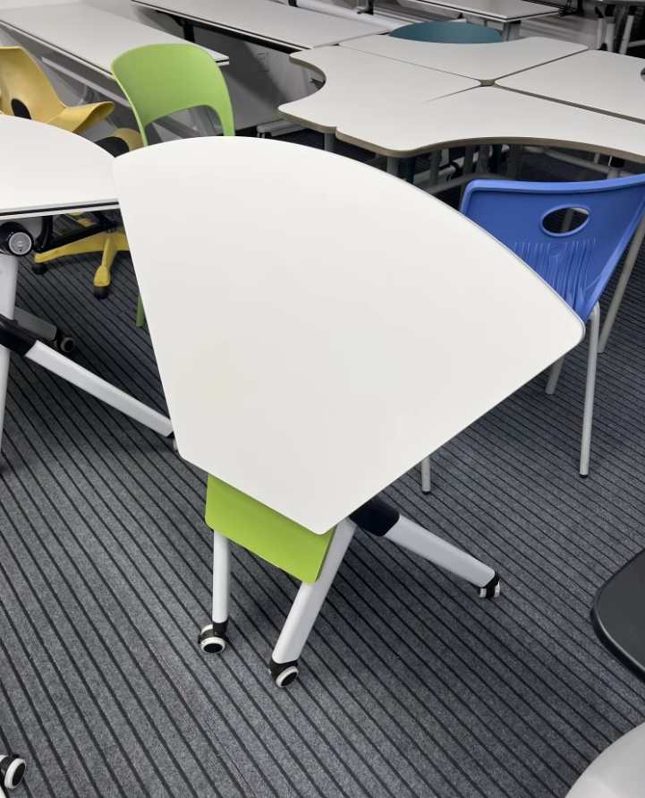 Fan-Shape Collaborative Foldable Table | VINCE