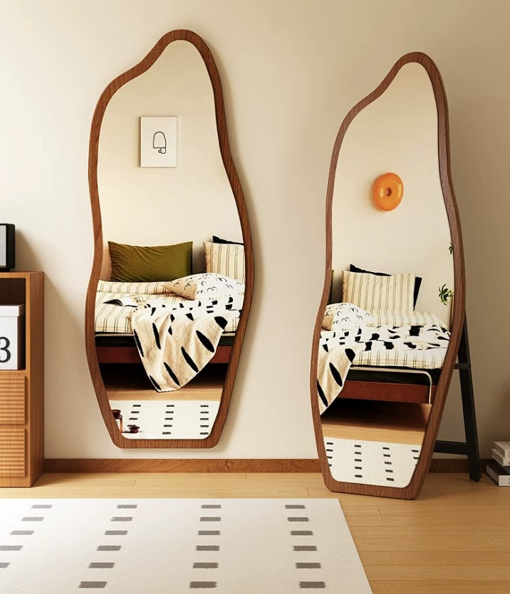 standing or wall mirror 