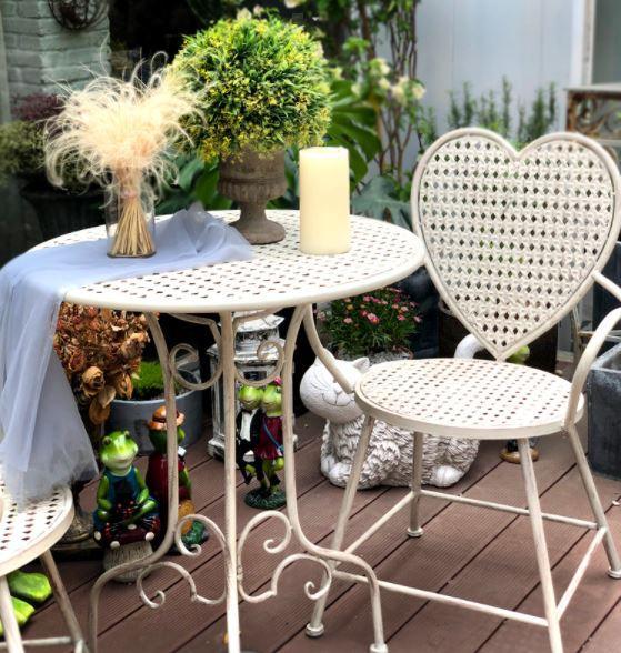 Modern Outdoor Table and Chairs Garden | HEART - onehappyhome