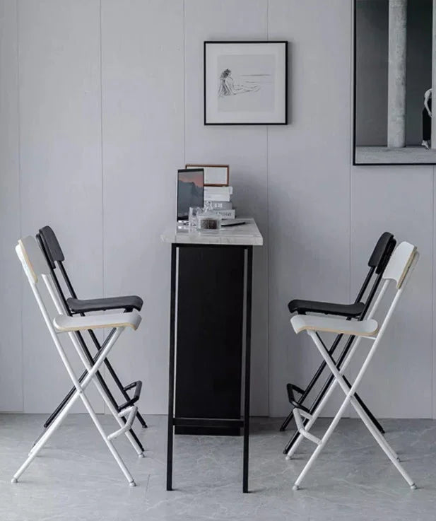 Sturdy and minimalist foldable bar stool in color black and white